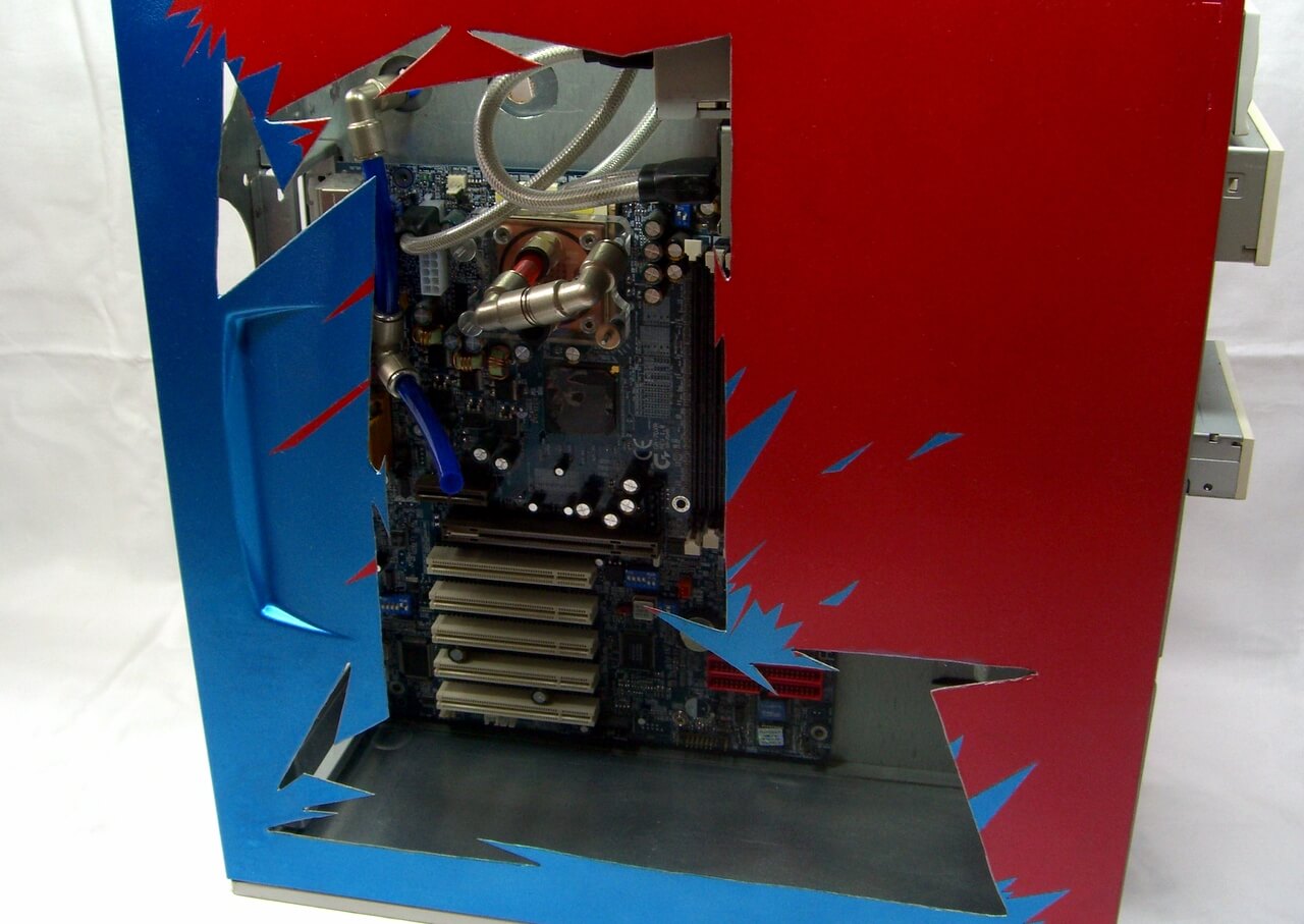 Casemod: rot blaues Seitenfenster